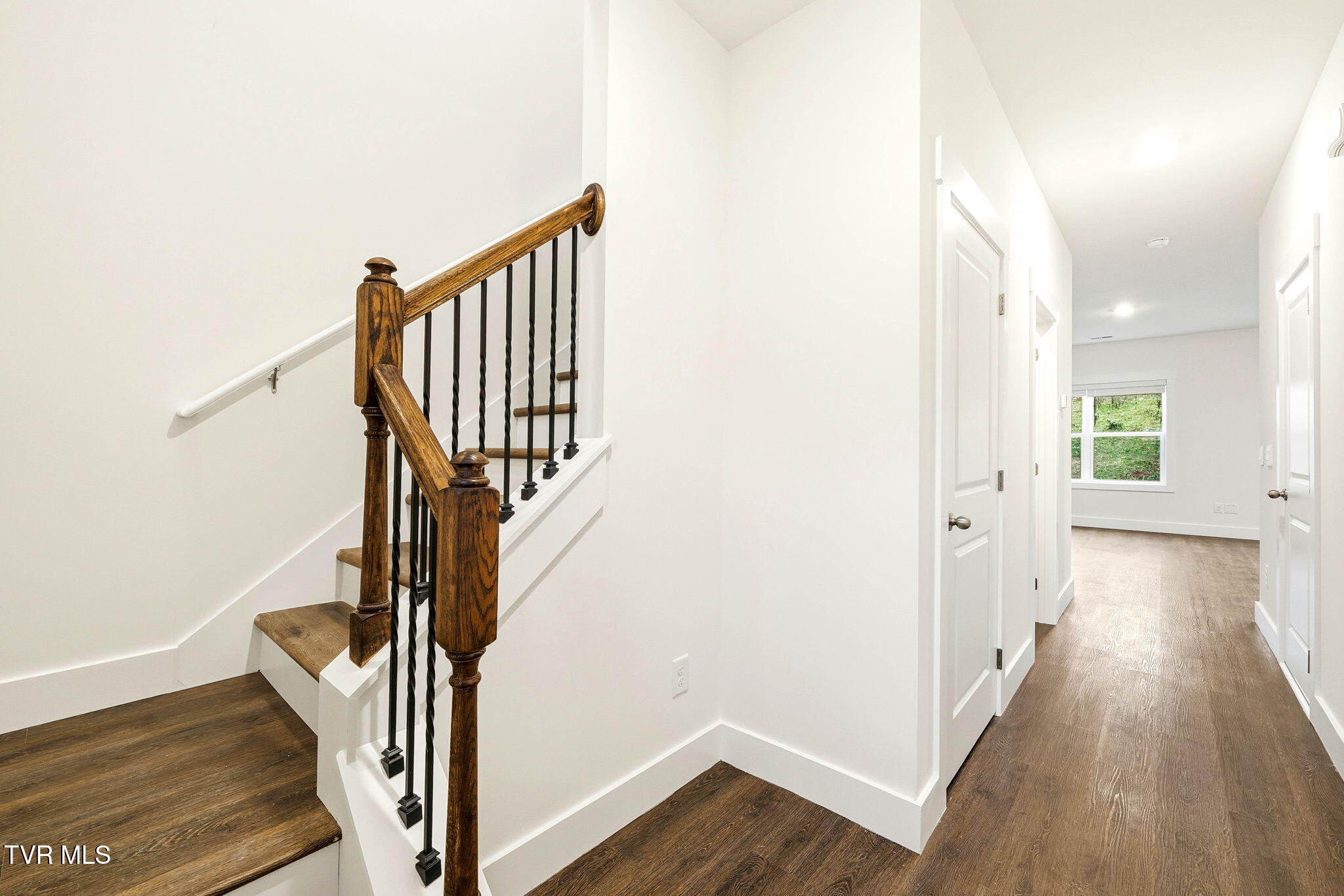 1157 Wenna Way Kingsport, TN 37664 - Photo 8 of 28 26-web-or-mls-1157 Wenna Wy-9