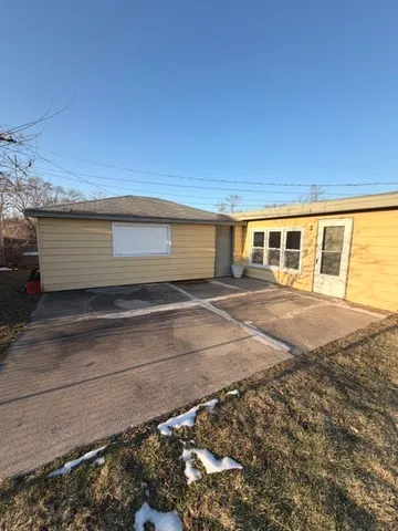 a view of a house with a backyard