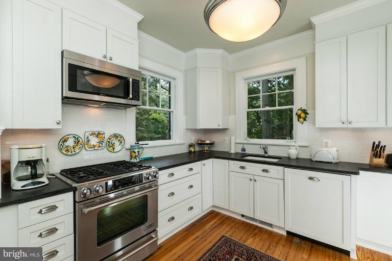 202 Longwood Road Baltimore, MD 21210 - Photo 14 of 22 Kitchen