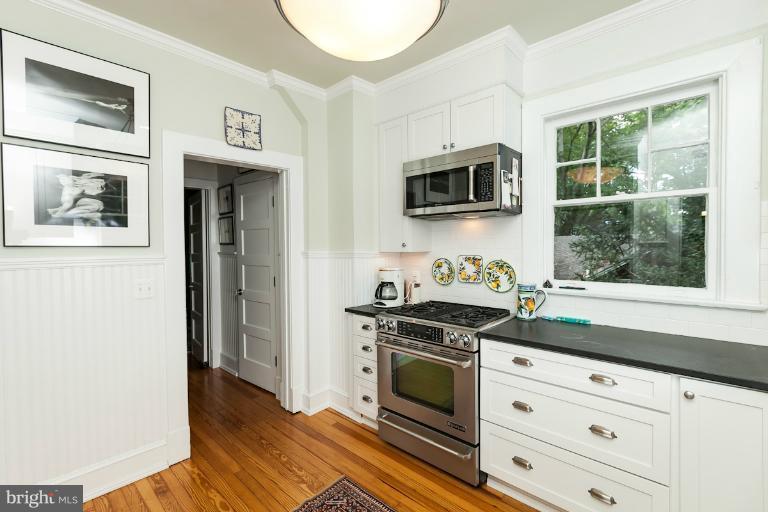 202 Longwood Road Baltimore, MD 21210 - Photo 15 of 22 Kitchen