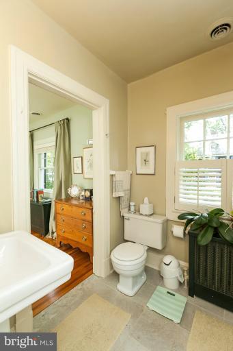 202 Longwood Road Baltimore, MD 21210 - Photo 18 of 22 Bath (Master)