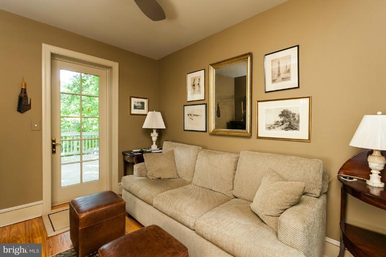 202 Longwood Road Baltimore, MD 21210 - Photo 7 of 22 Family Room