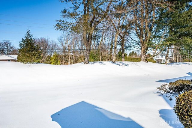 $475,000 | 25 Martin Van Buren Drive, Monroe Township, NJ 08831