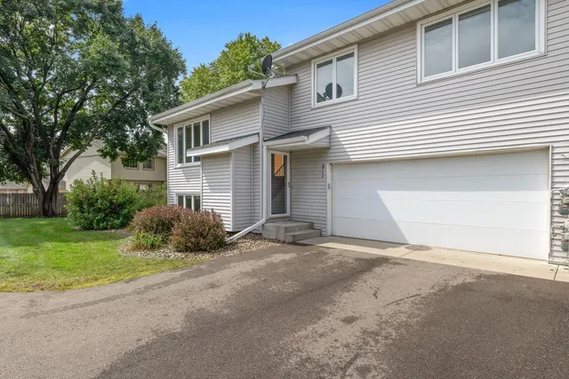 $259,900 | 6744 Foliage Court, Rosemount, MN 55068