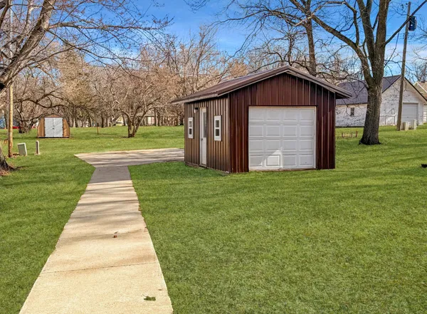 $85,900 | 352 3rd Street, Tracy, MN 56175