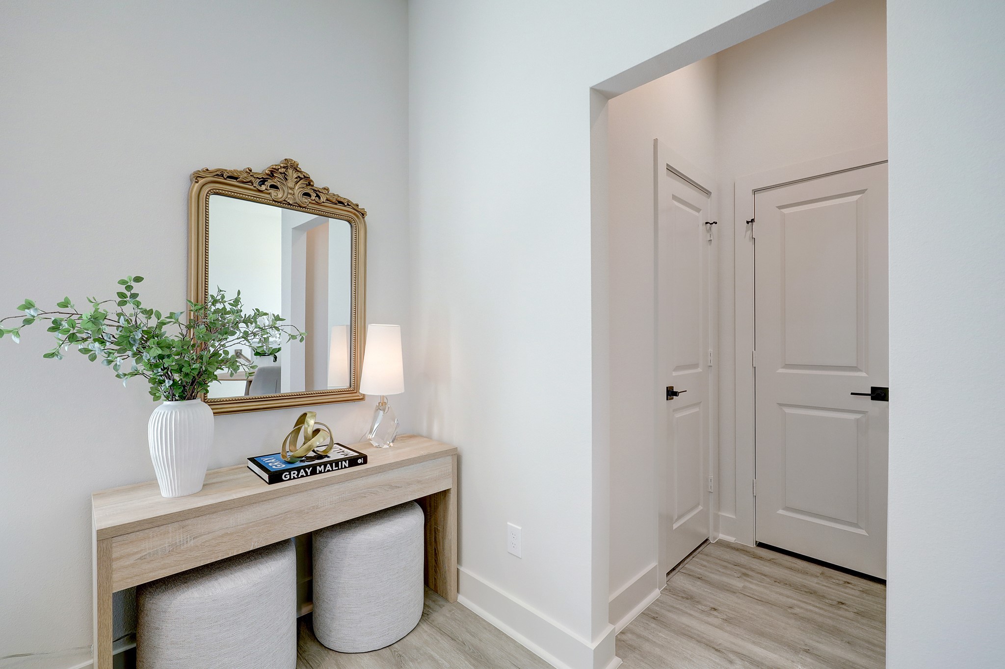 5242 Texas Street Houston, TX 77011 - Photo 18 of 27 a view of bathroom with sink and mirror