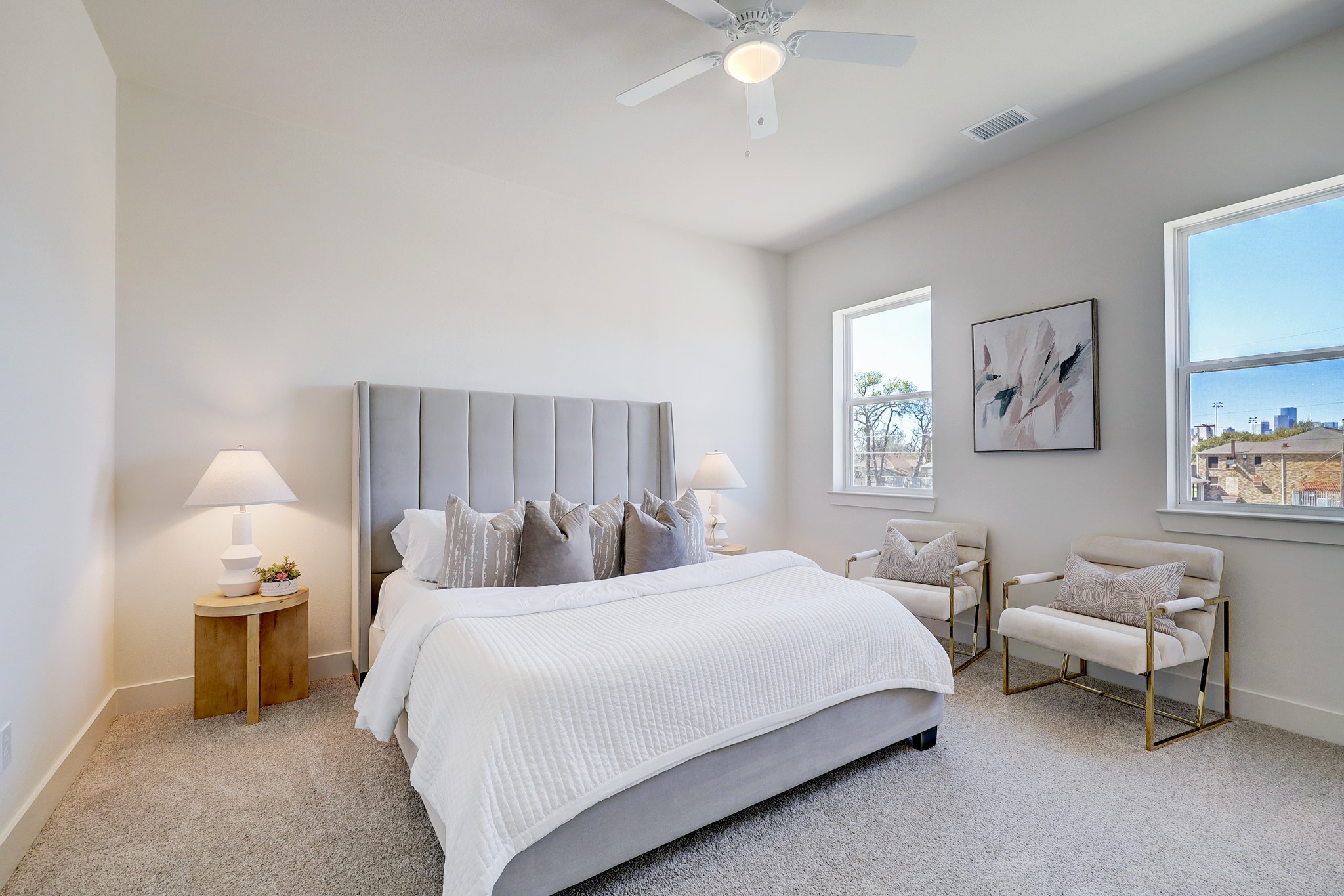 5242 Texas Street Houston, TX 77011 - Photo 20 of 27 a bedroom with a bed and a lamp