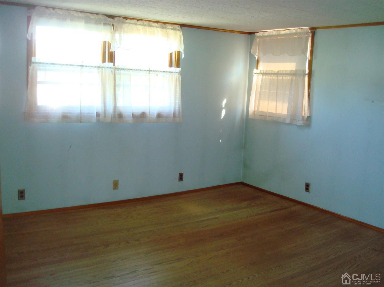 7 James Road East Brunswick, NJ 08816 - Photo 18 of 21 an empty room with a window