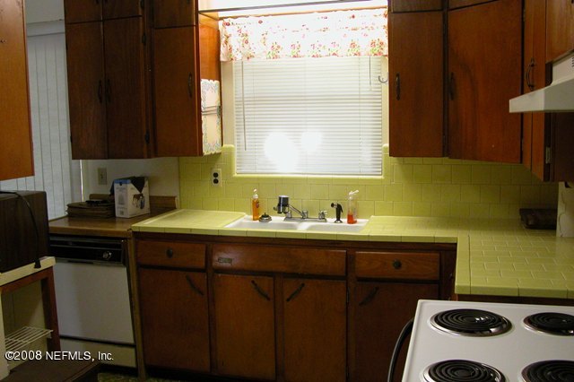 1839 Gabin Road Jacksonville, FL 32221 - Photo 4 of 8 Kitchen