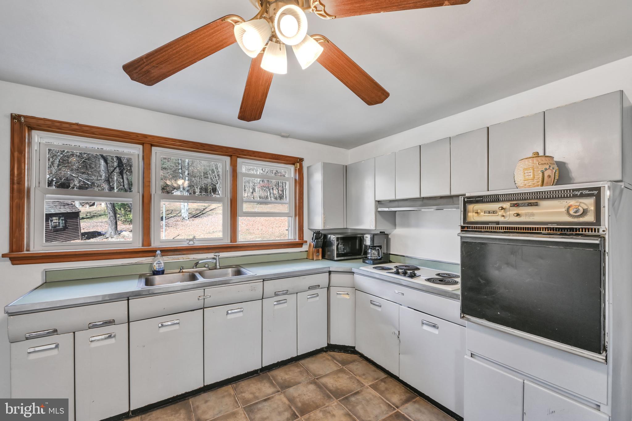 650 Suedberg Road Pine Grove, PA 17963 - Photo 8 of 27 Gallery Image 8