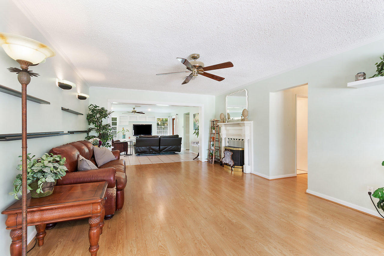 445 Northeast 37th Street Boca Raton, FL 33431 - Photo 9 of 28 Living Room