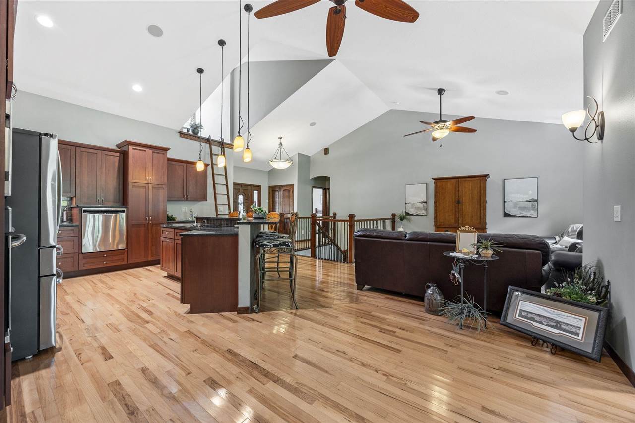 1440 Vine Avenue Riverside, IA 52327 - Photo 7 of 58 Gallery Image 7