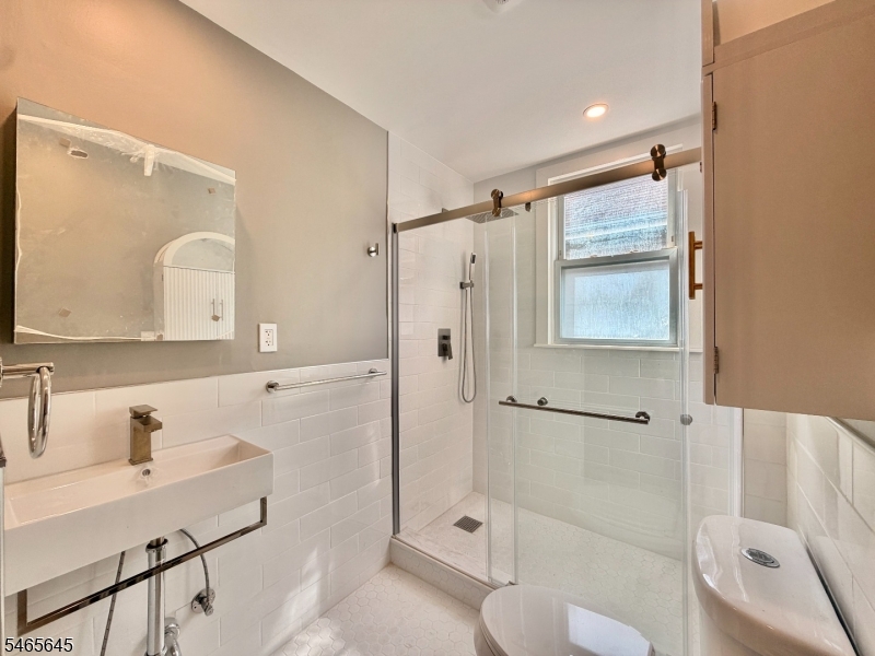 1054 Kilsyth Road Elizabeth, NJ 07208 - Photo 10 of 12 Gallery Image 10