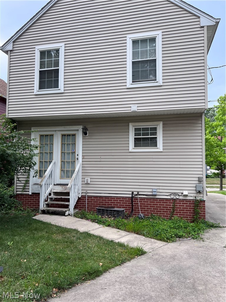 853 Helmsdale Road Cleveland, OH 44112 - Photo 14 of 15