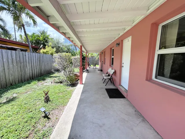 a view of a backyard with pathway