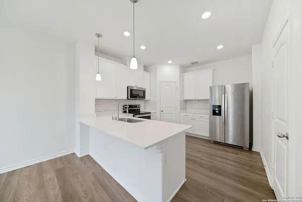 $1,800 | 15321 Sherwin Oak, San Antonio, TX 78253