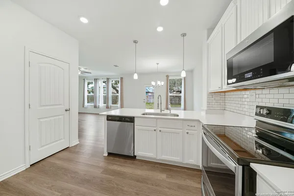 $1,800 | 15321 Sherwin Oak, San Antonio, TX 78253