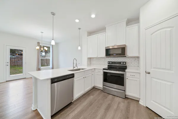 $1,800 | 15321 Sherwin Oak, San Antonio, TX 78253