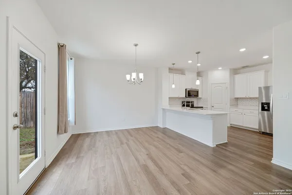 $1,800 | 15321 Sherwin Oak, San Antonio, TX 78253
