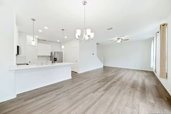 $1,800 | 15321 Sherwin Oak, San Antonio, TX 78253