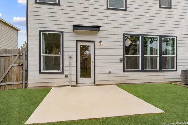 $1,800 | 15321 Sherwin Oak, San Antonio, TX 78253