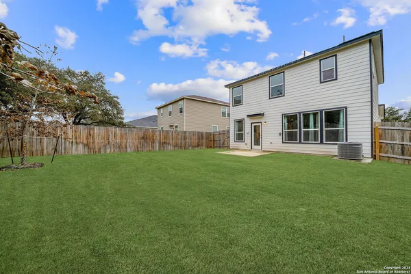 $1,800 | 15321 Sherwin Oak, San Antonio, TX 78253