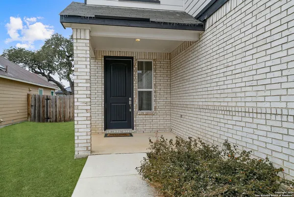 $1,800 | 15321 Sherwin Oak, San Antonio, TX 78253