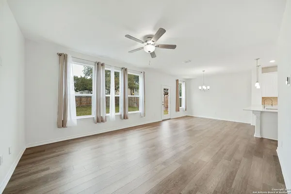 $1,800 | 15321 Sherwin Oak, San Antonio, TX 78253