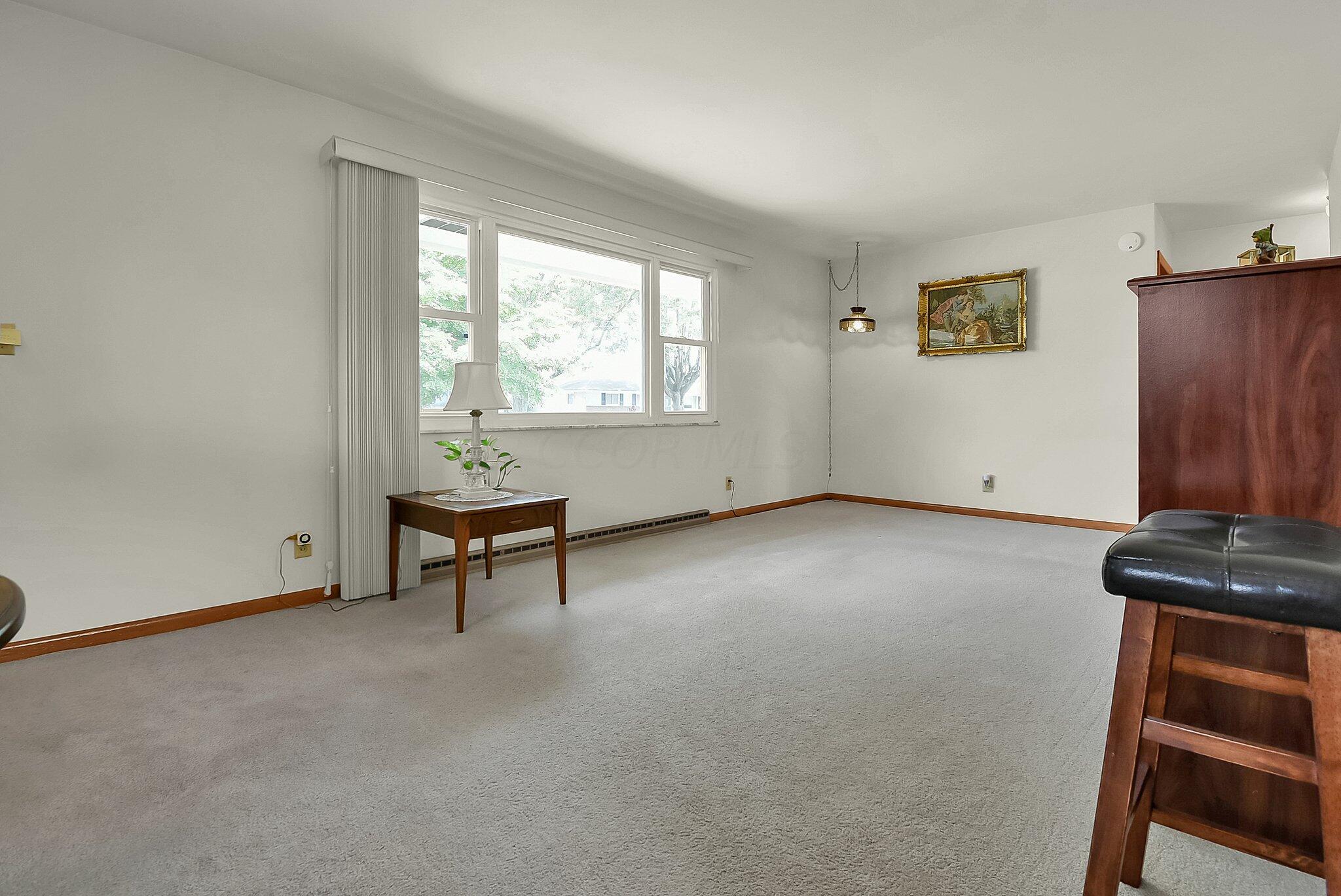 1285 Bernhard Road Columbus, OH 43227 - Photo 10 of 35 Living Room