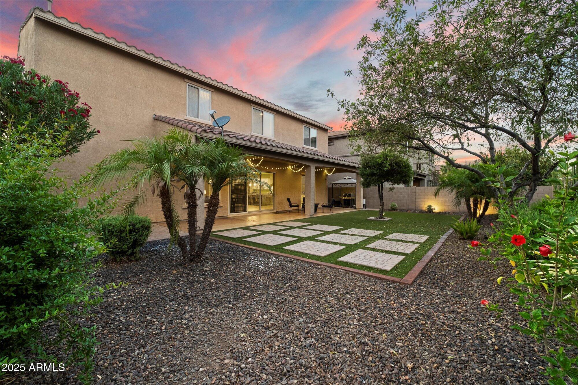 5123 South Mariposa Drive Gilbert, AZ 85298 - Photo 26 of 35 a front view of a house with garden