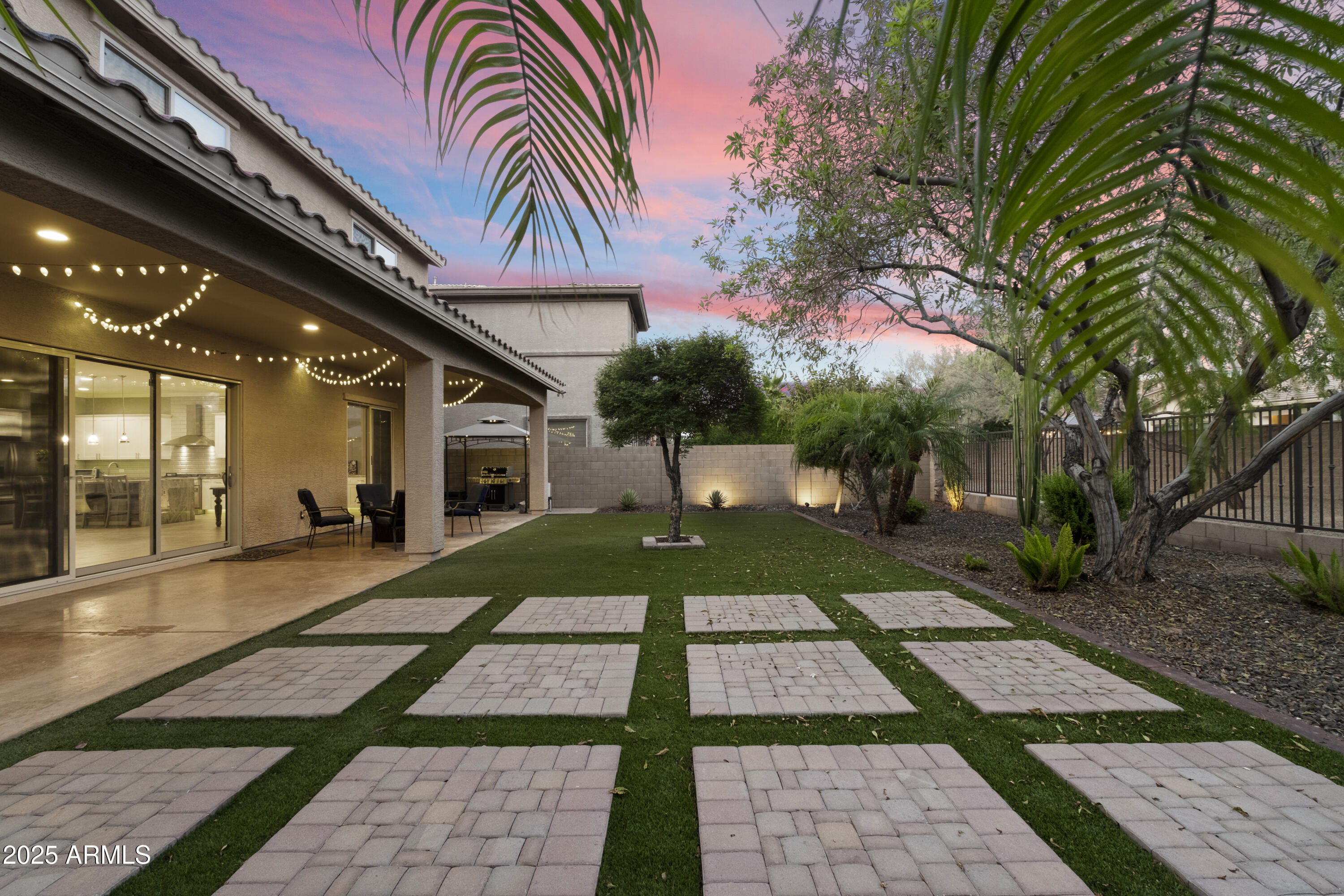 5123 South Mariposa Drive Gilbert, AZ 85298 - Photo 28 of 35 a front view of a house with garden