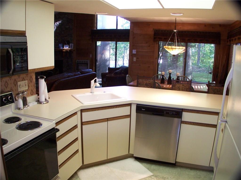2742 Powder Ridge Road Hidden Valley, PA 15502 - Photo 7 of 21 Gallery Image 7