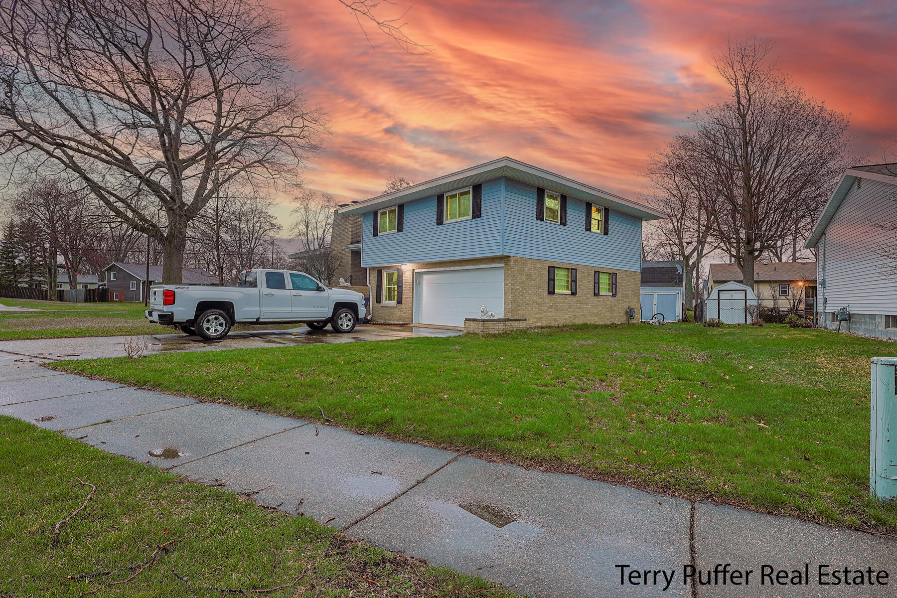 1189 Woodside Road Muskegon, MI 49441 - Photo 2 of 41 twilight