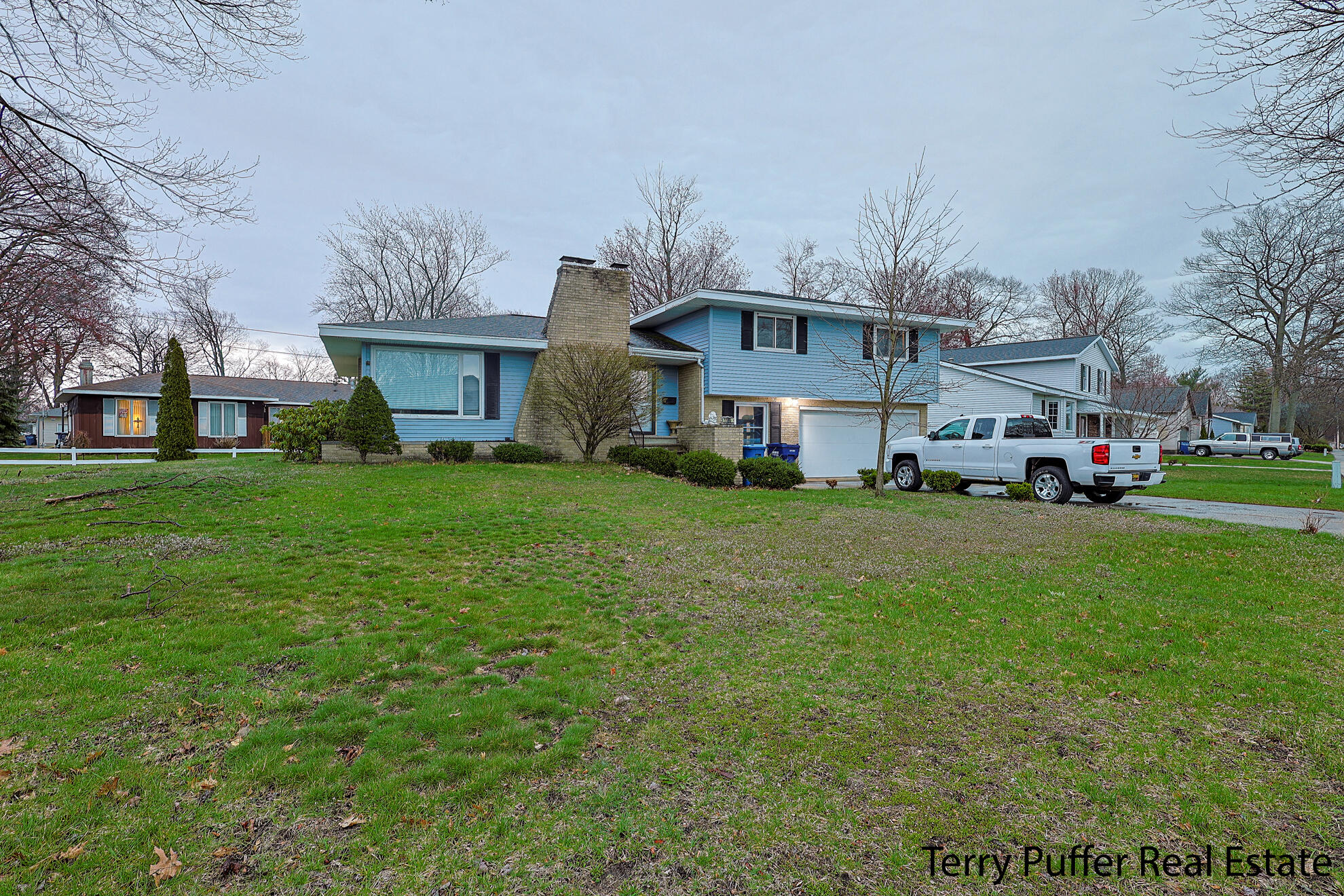 1189 Woodside Road Muskegon, MI 49441 - Photo 3 of 41 IMG_5795