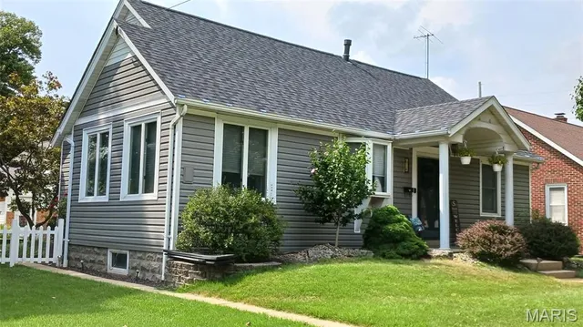 $235,000 | 614 Olive Street, Highland, IL 62249