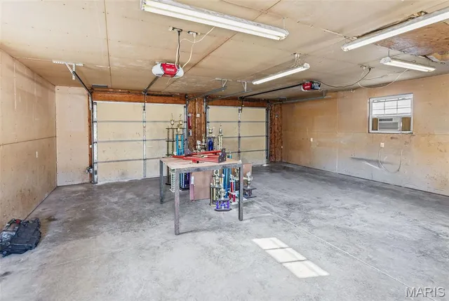 $235,000 | 614 Olive Street, Highland, IL 62249