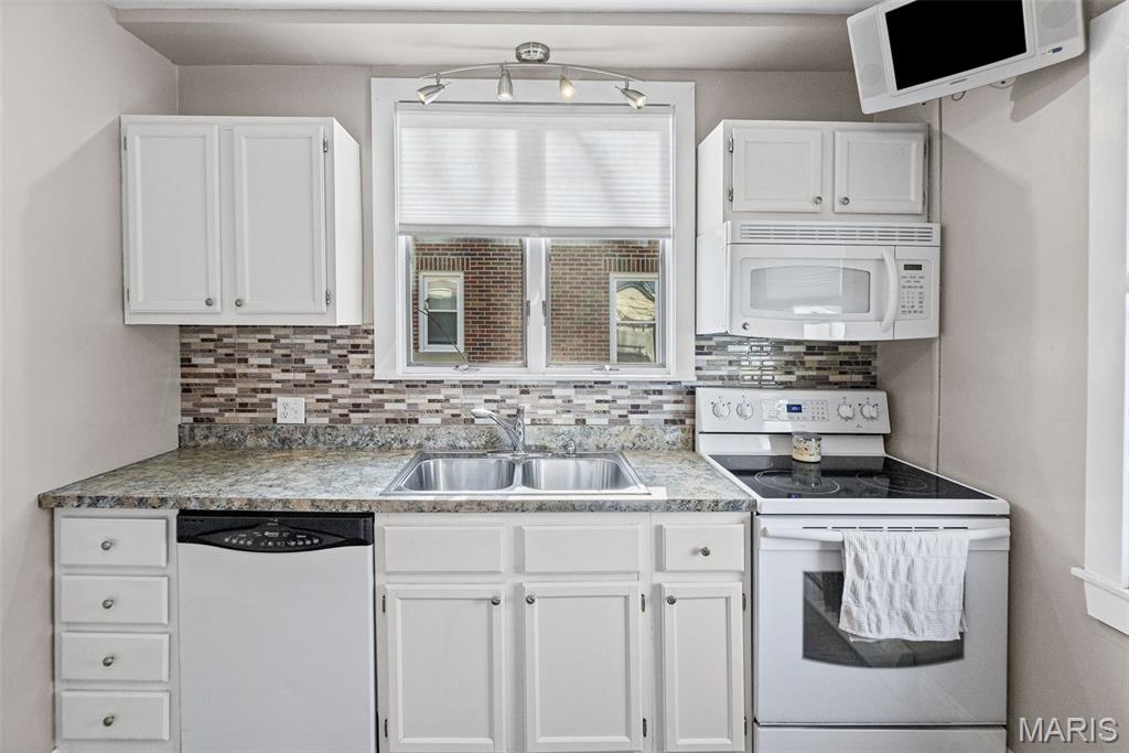 614 Olive Street Highland, IL 62249 - Photo 8 of 37