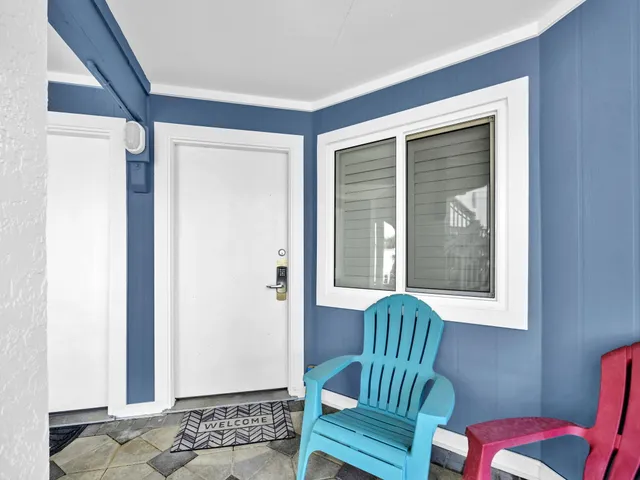 a view of a livingroom with chair and dining room view