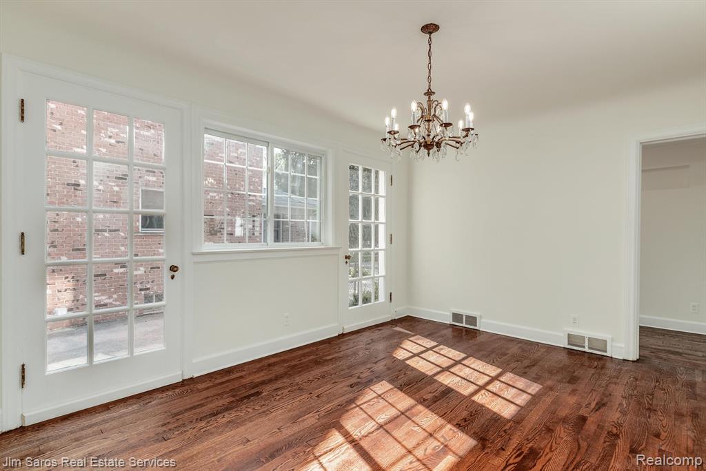1689 Broadstone Road Grosse Pointe Woods, MI 48236 - Photo 11 of 35