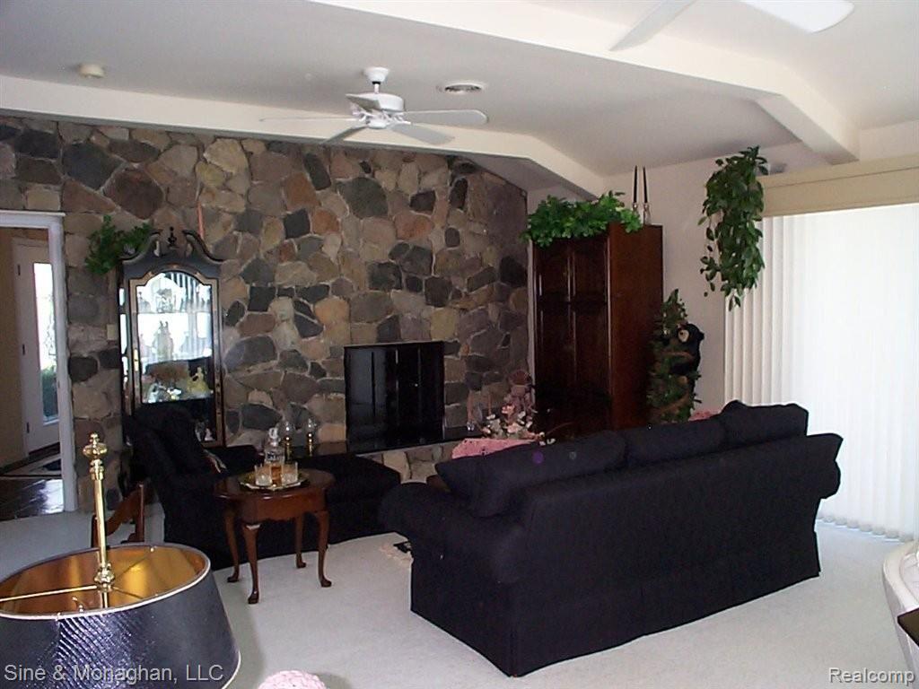 1515 River Road St. Clair, MI 48079 - Photo 20 of 25 20 LIVING RM 6 1515 River Rd.JPG