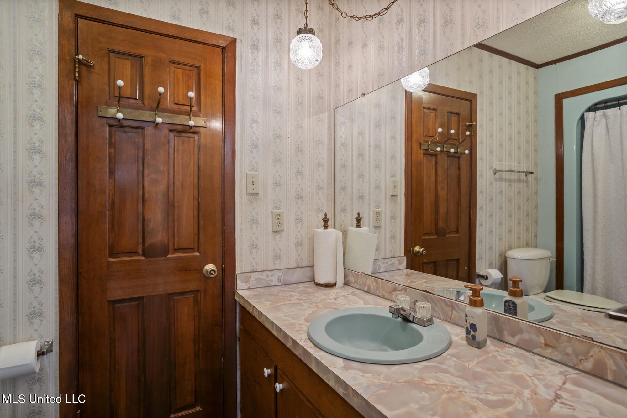 179 Lower Airport Road Lumberton, MS 39455 - Photo 19 of 40 bathroom 2