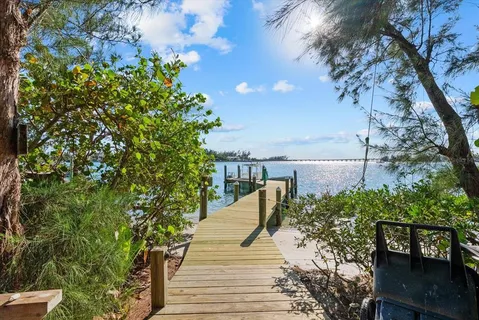 $5,995,000 | 7143 La Lenaire Drive, Longboat Key, FL 34228