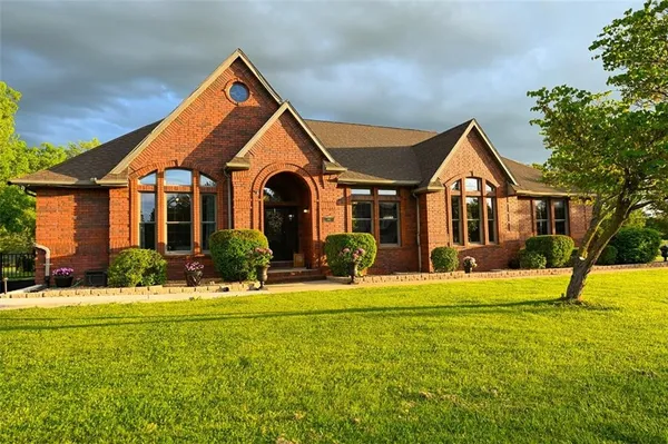 $794,900 | 1 Shamrock Drive, Lamar, MO 64759