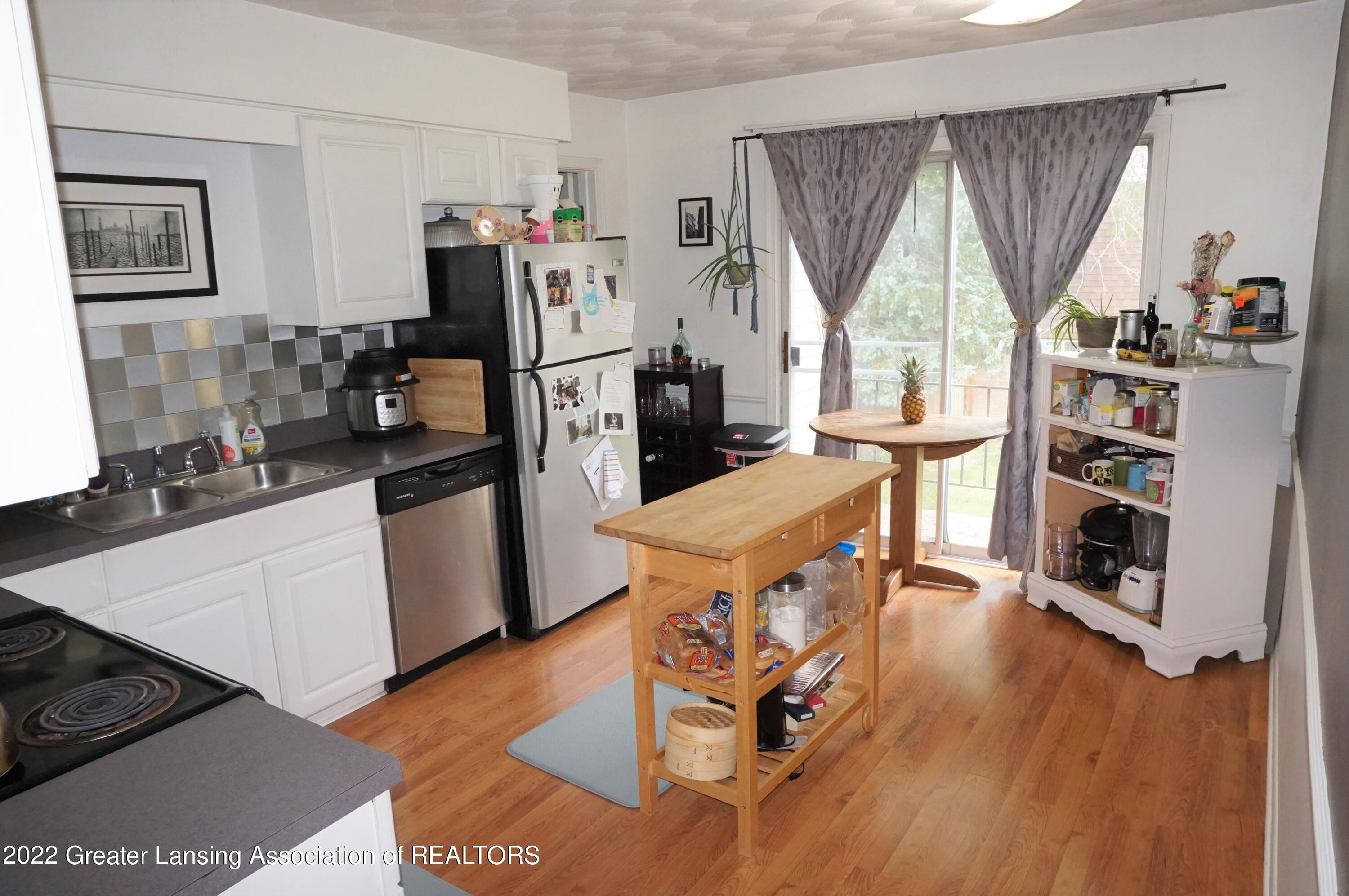 4727 Gull Road, Unit 35 Lansing, MI 48917 - Photo 1 of 10 Gull rd kitchen