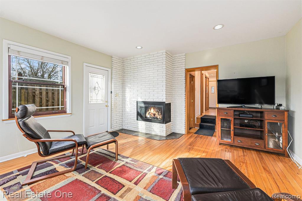 1726 Pedersen Road Walled Lake, MI 48390 - Photo 12 of 28 Gallery Image 12