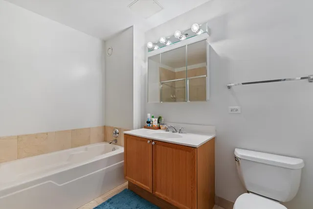 $470,000 | 330 West Grand Avenue, Unit 1107, Chicago, IL 60654