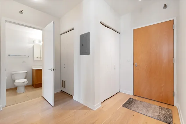 $470,000 | 330 West Grand Avenue, Unit 1107, Chicago, IL 60654