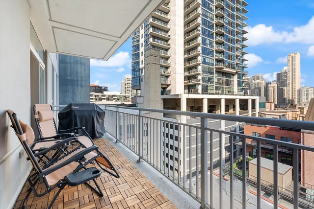$470,000 | 330 West Grand Avenue, Unit 1107, Chicago, IL 60654