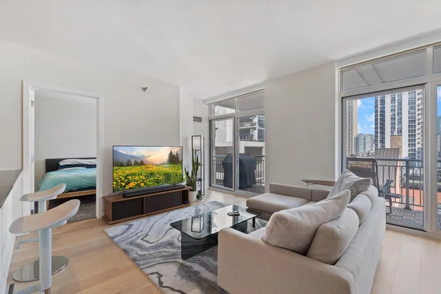 $470,000 | 330 West Grand Avenue, Unit 1107, Chicago, IL 60654