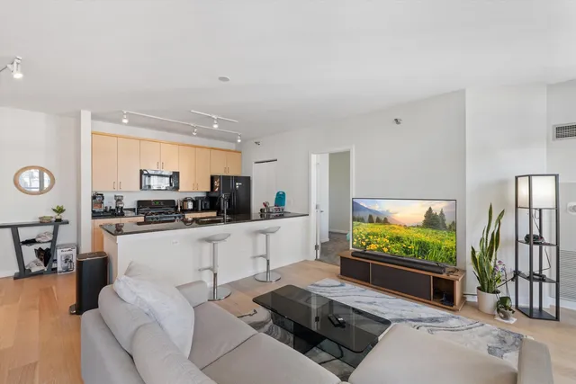 $470,000 | 330 West Grand Avenue, Unit 1107, Chicago, IL 60654